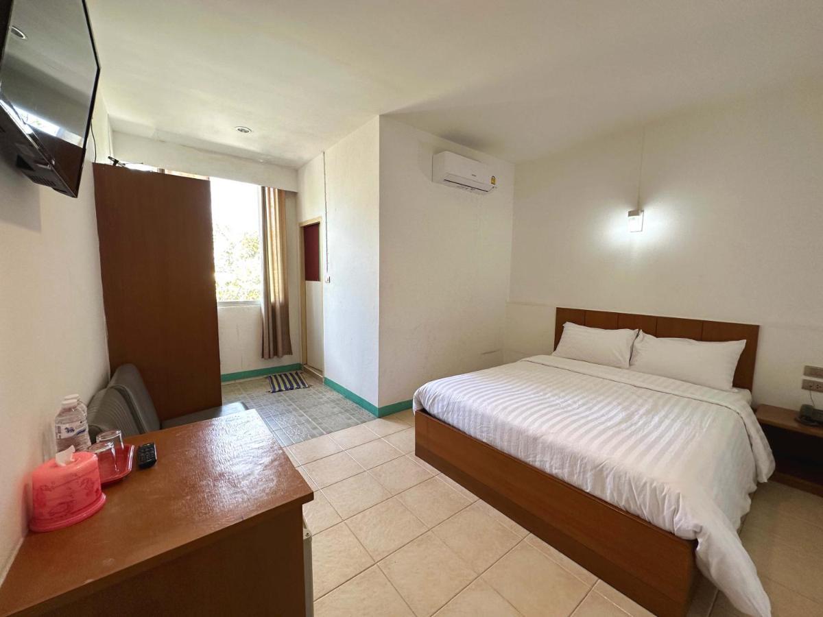 Plernpetch Hotel Surat Thani Exterior photo